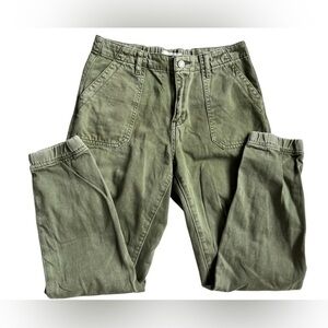 Casual Green Chinos with Utilitarian jogger Style